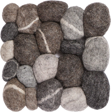 Hardy pattern square felt ball
