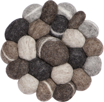 Hardy pattern round felt ball